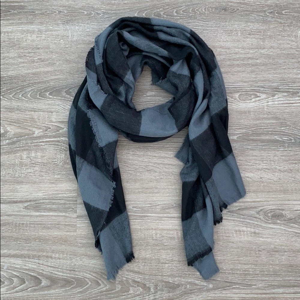 Gap Soft Plaid Pattern Scarf - image 1